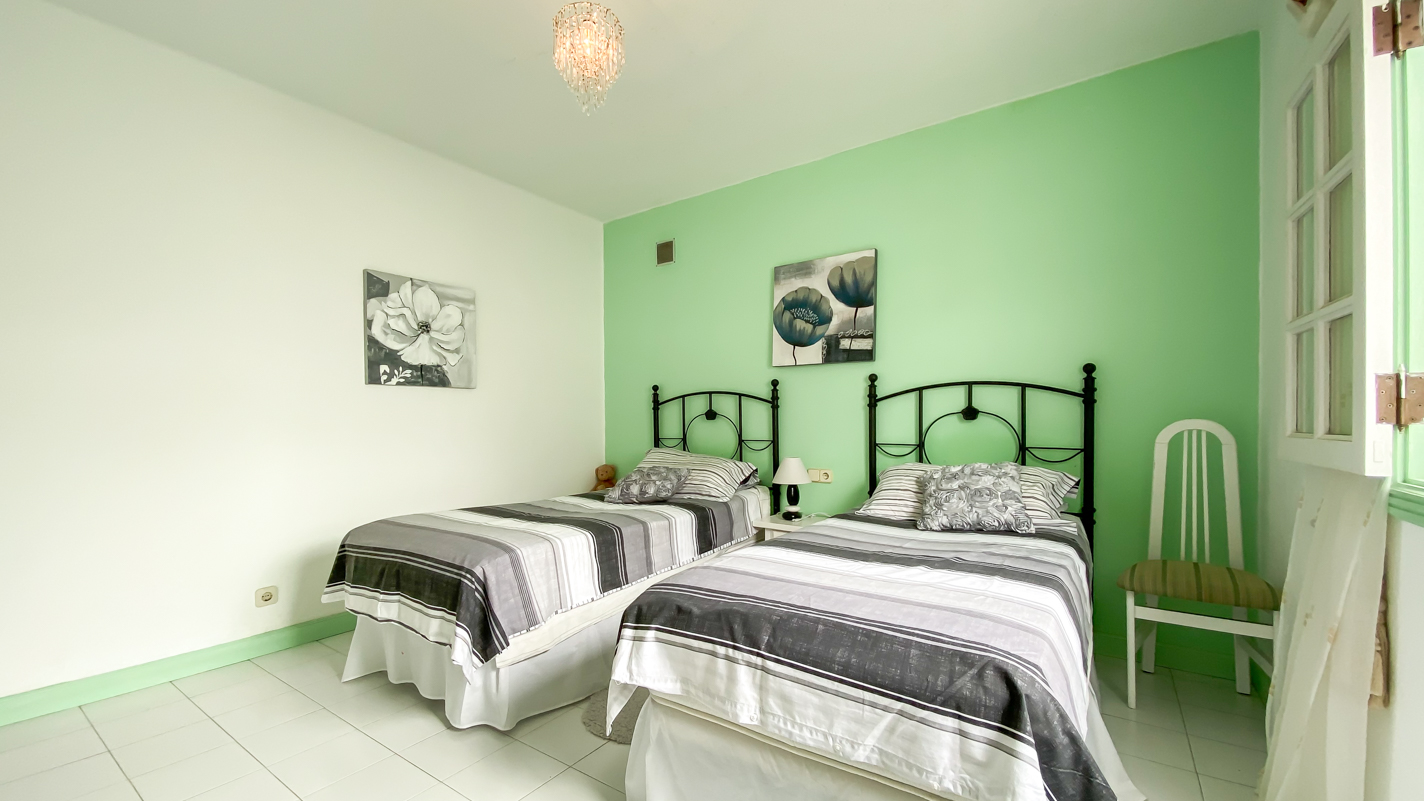 - Tías - Roper Properties