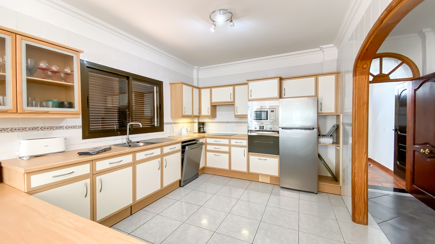 - Puerto Del Carmen - Roper Properties