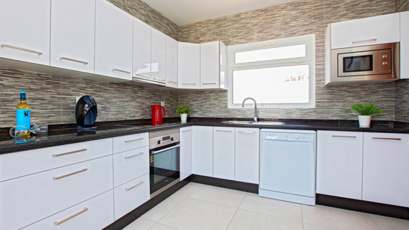 - Puerto Del Carmen - Roper Properties
