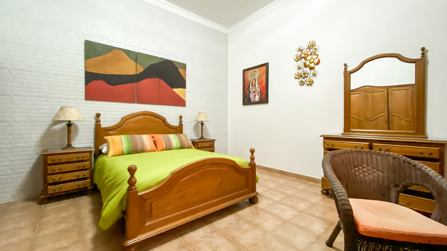 - Los Ancones - Roper Properties