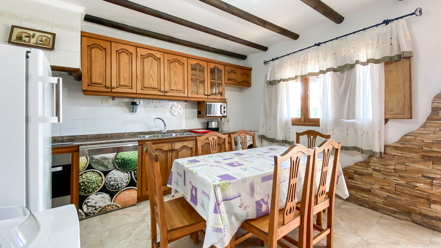 - Los Ancones - Roper Properties