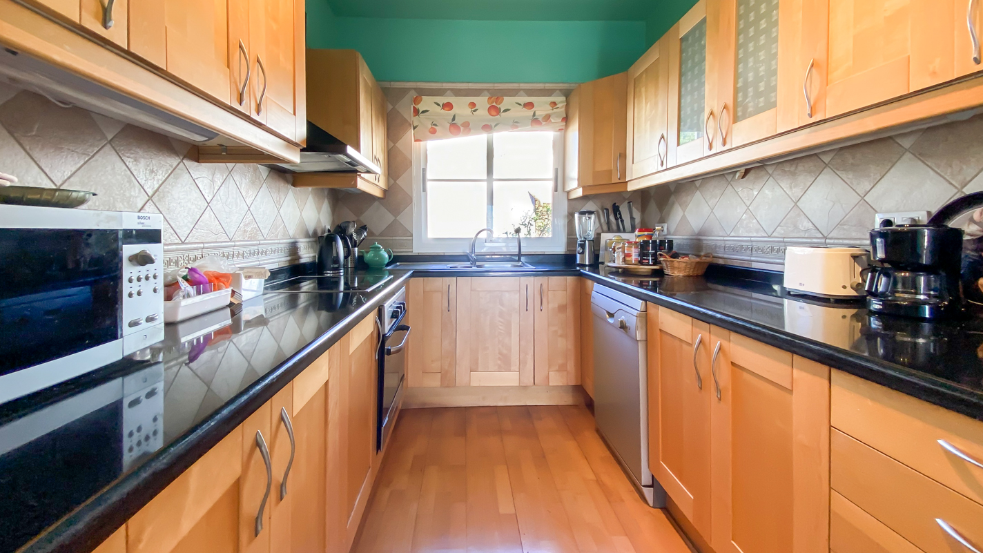 - Tias - Roper Properties