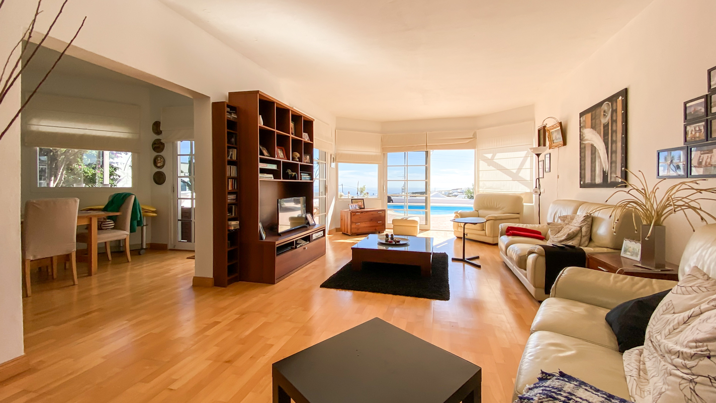 - Tias - Roper Properties