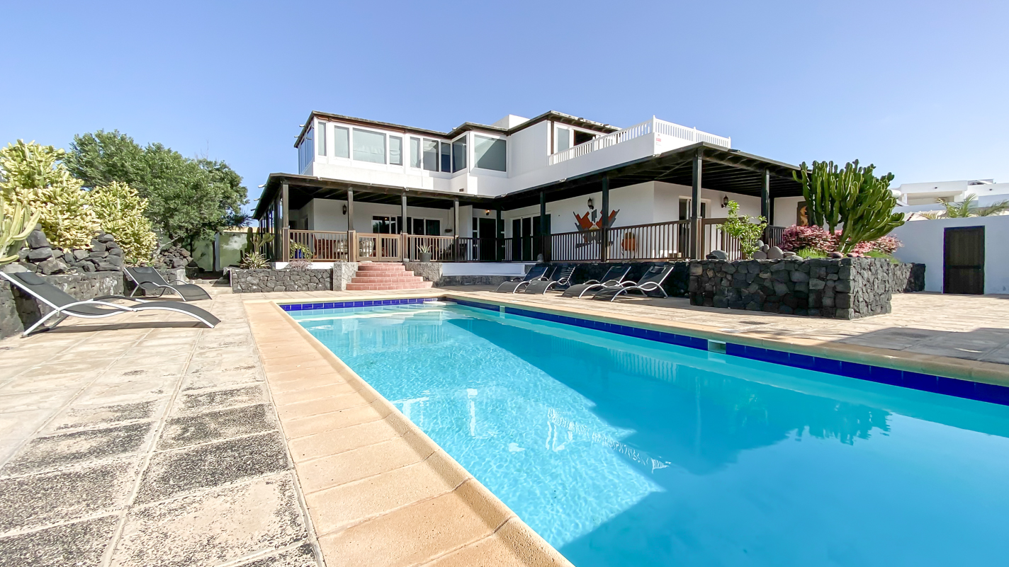 - Costa Teguise - Roper Properties