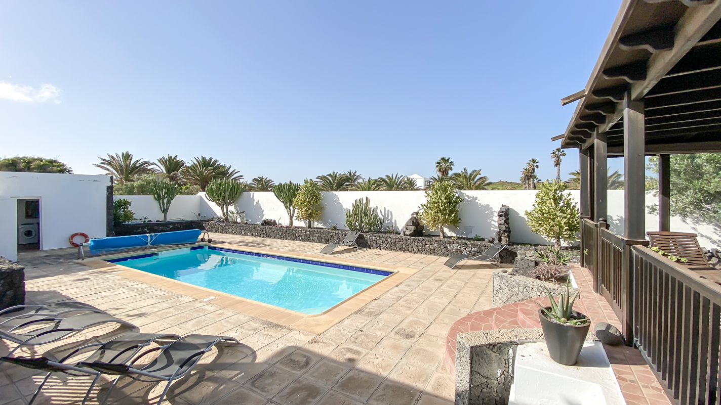 - Costa Teguise - Roper Properties