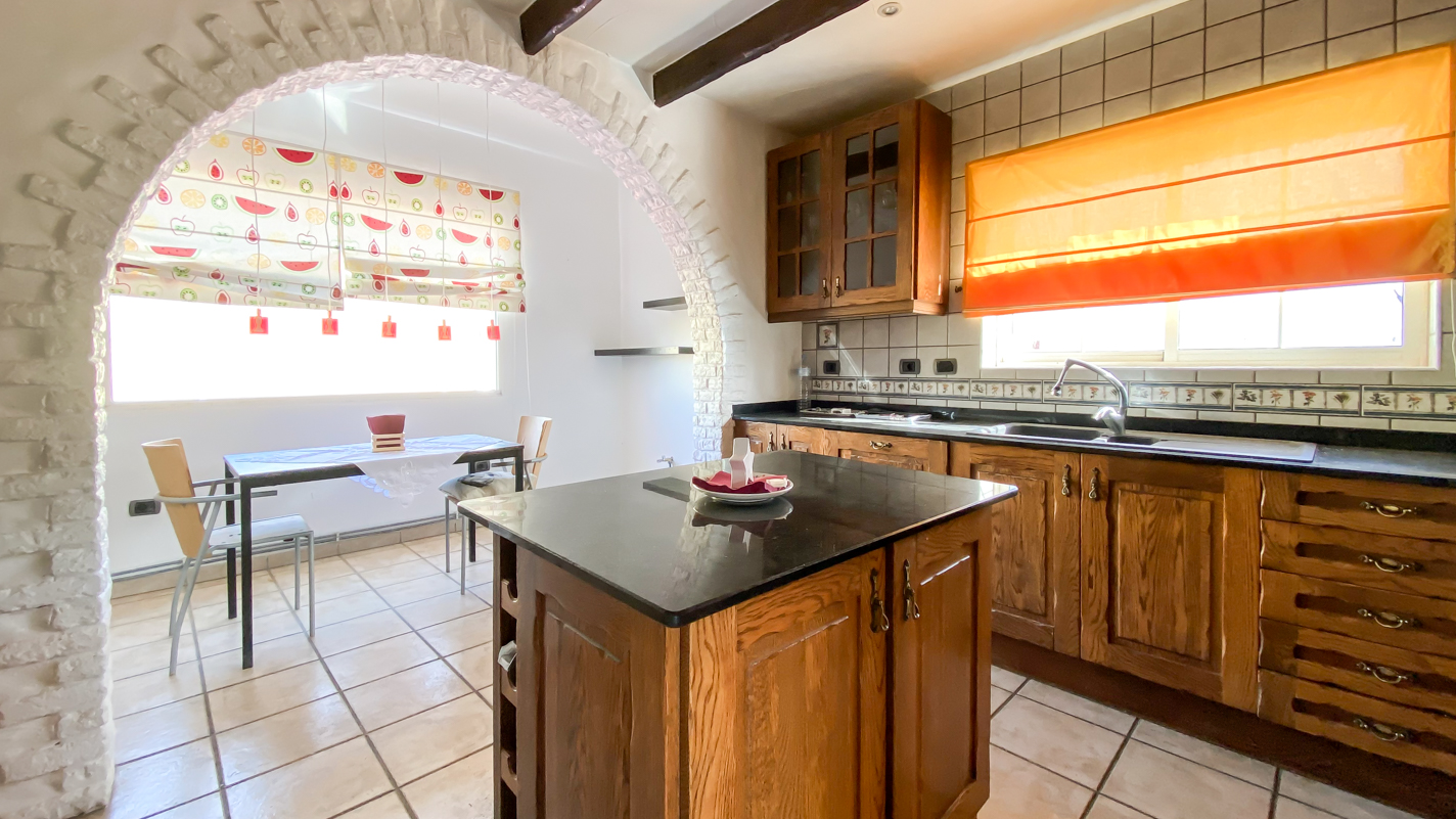 - Costa Teguise - Roper Properties