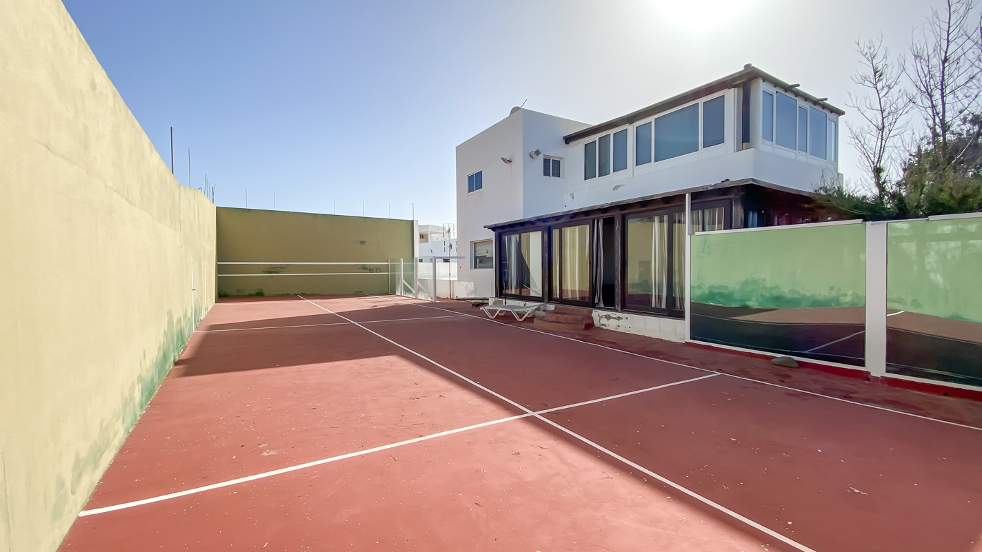 - Costa Teguise - Roper Properties