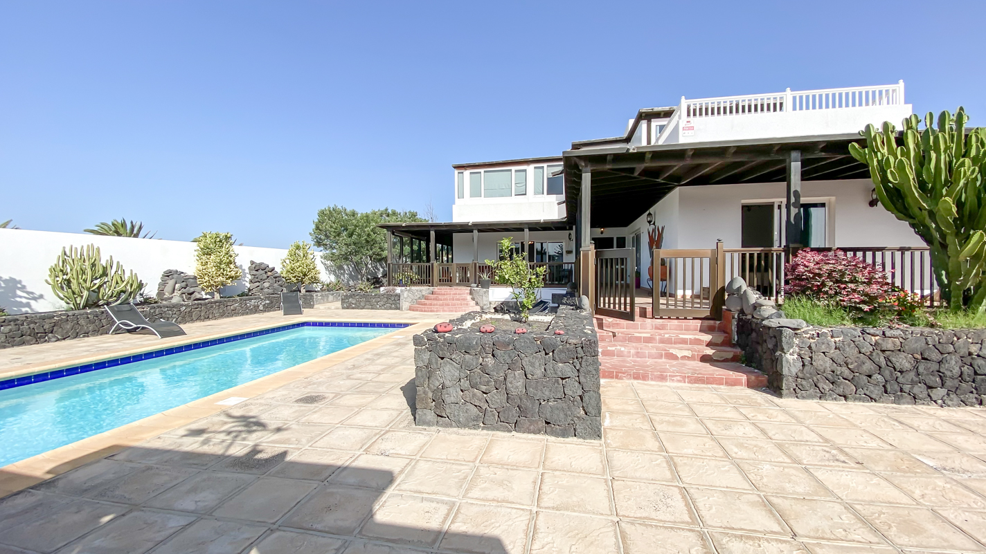 - Costa Teguise - Roper Properties