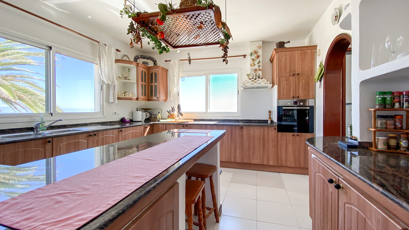 - Tias - Roper Properties