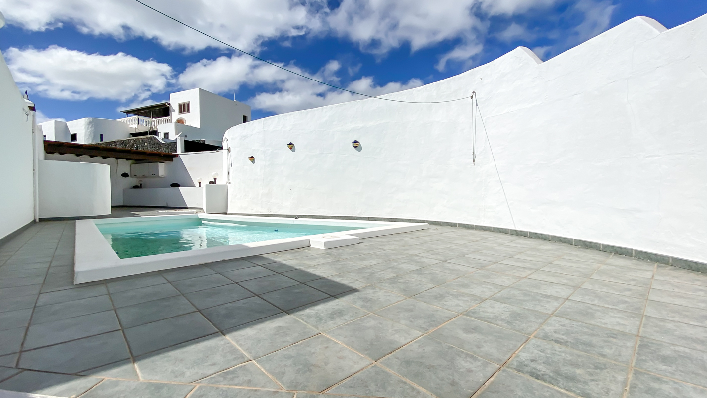 - Tias - Roper Properties
