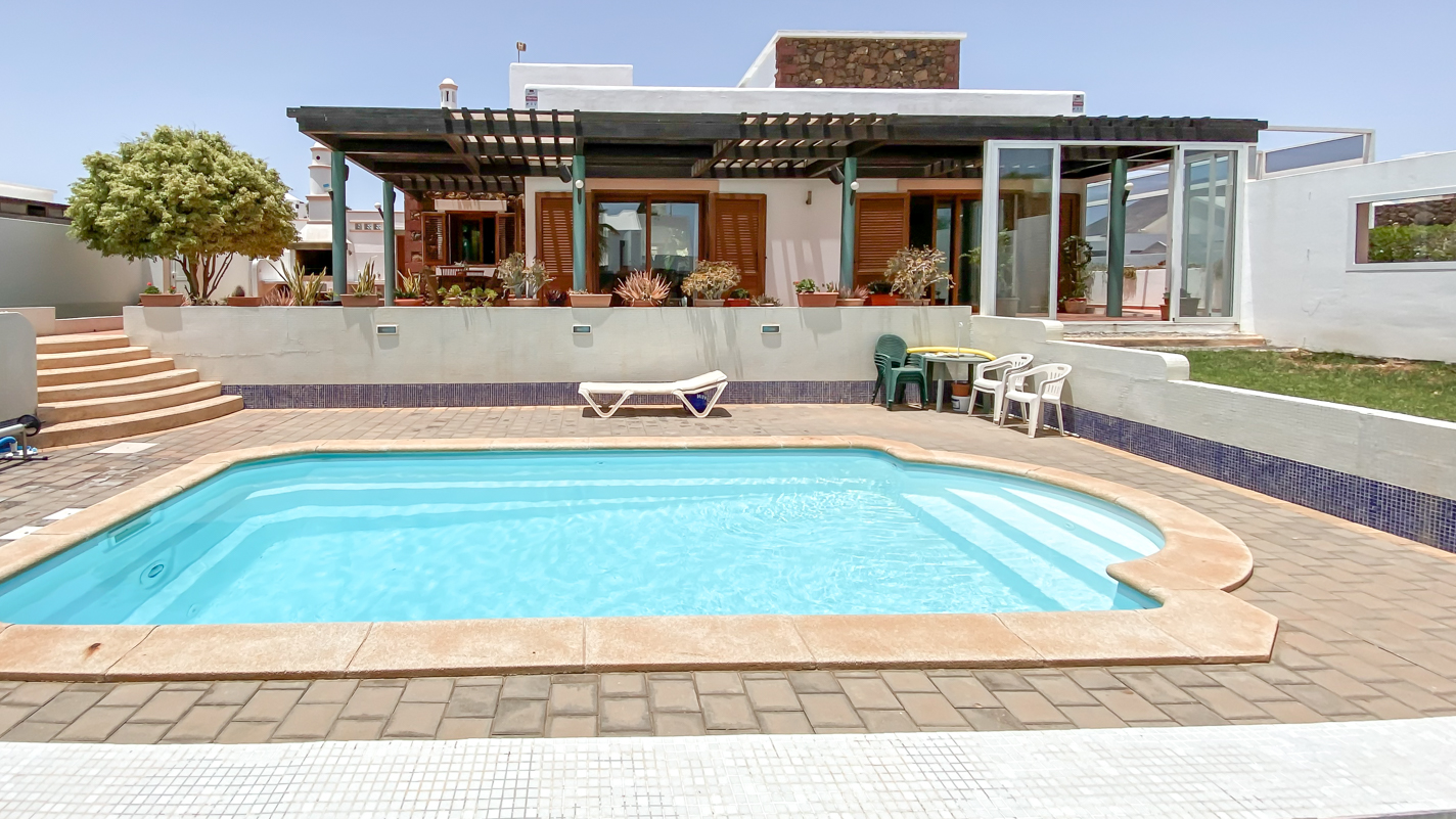 - Tías - Roper Properties