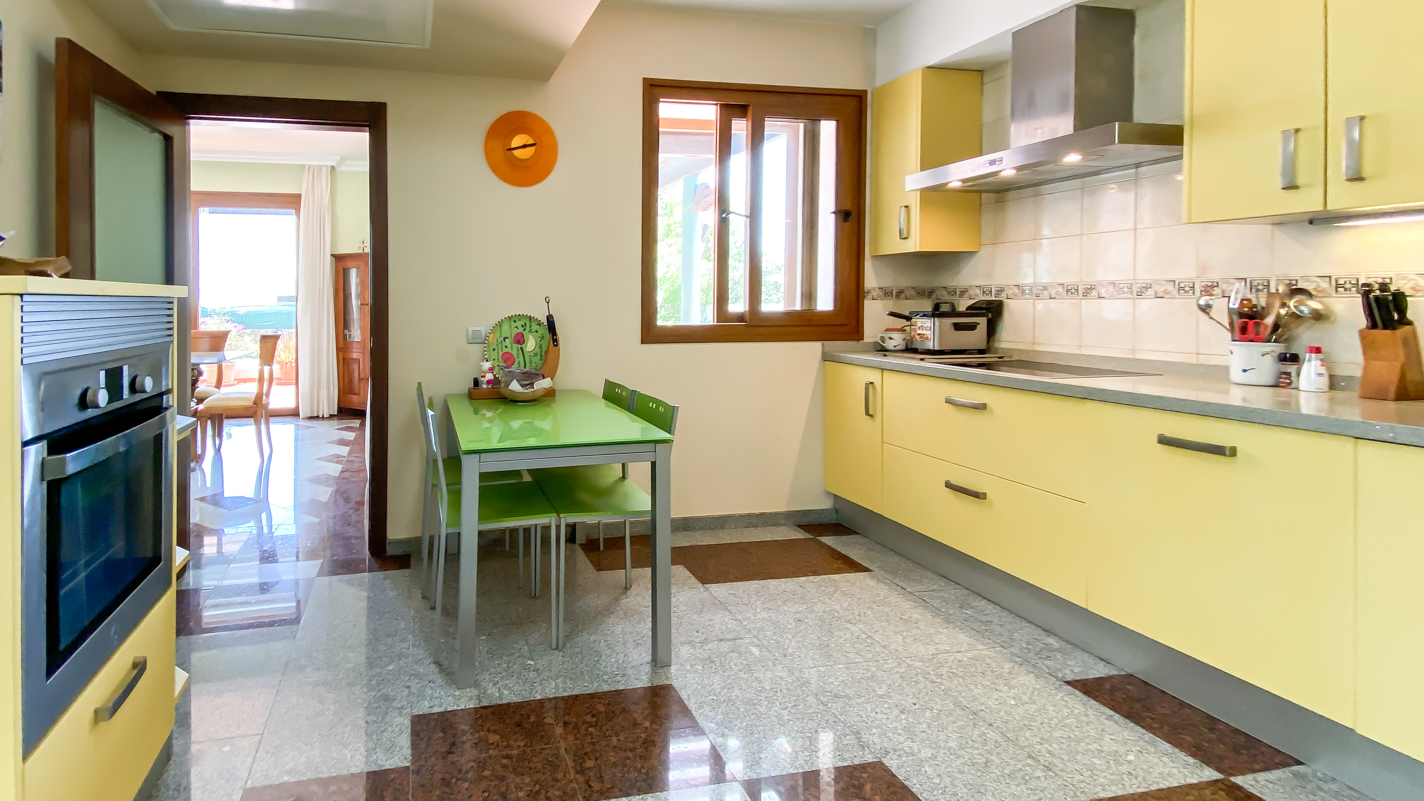 - Tías - Roper Properties