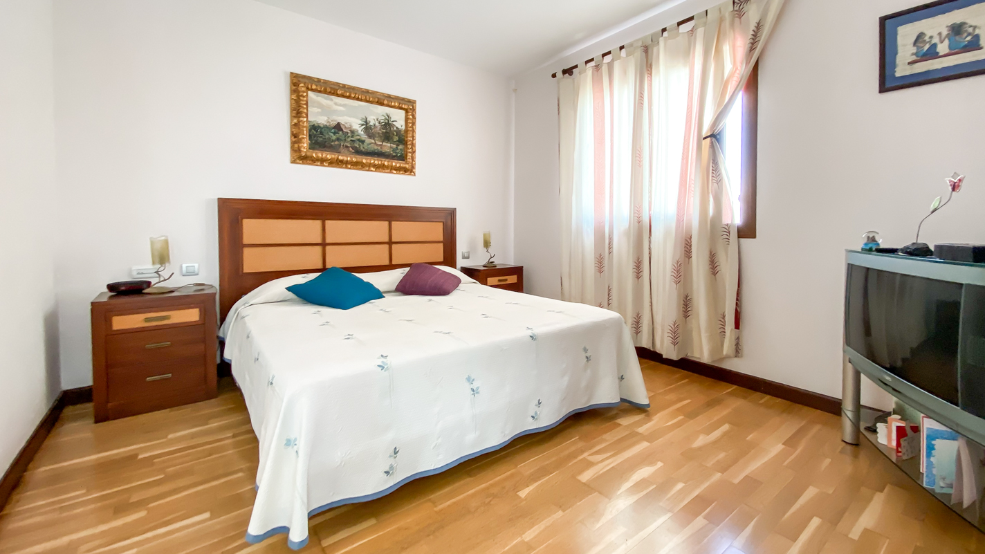 - Tías - Roper Properties