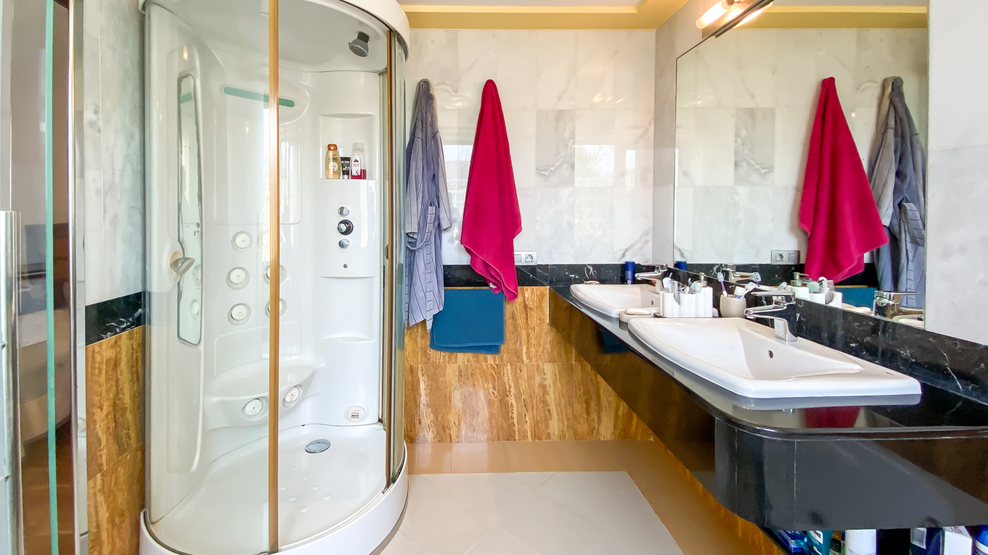 - Tías - Roper Properties