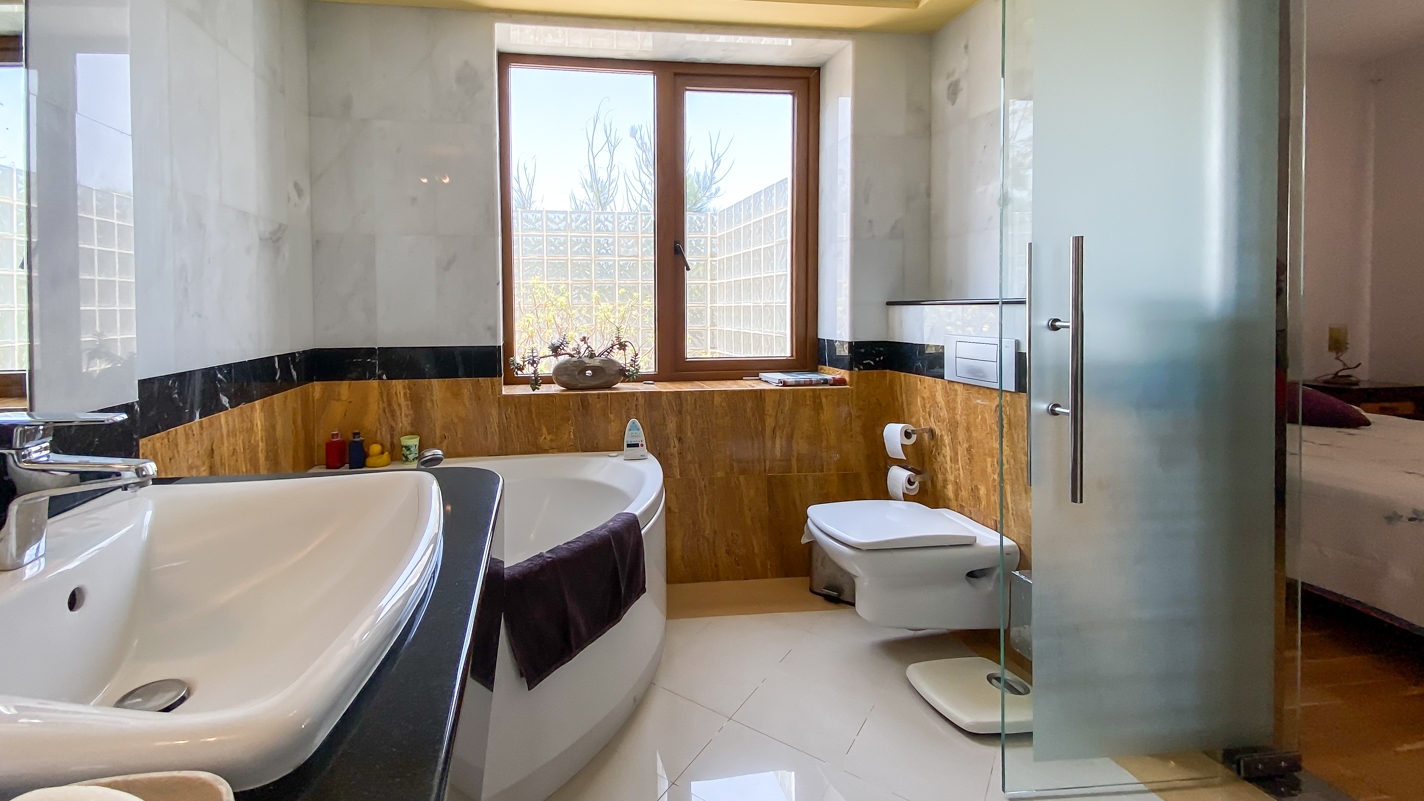 - Tías - Roper Properties