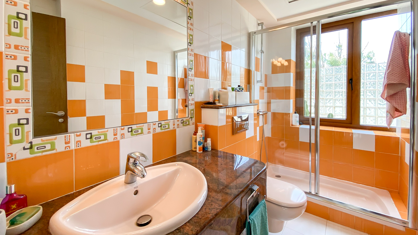 - Tías - Roper Properties