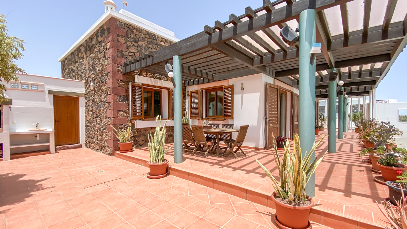 - Tías - Roper Properties
