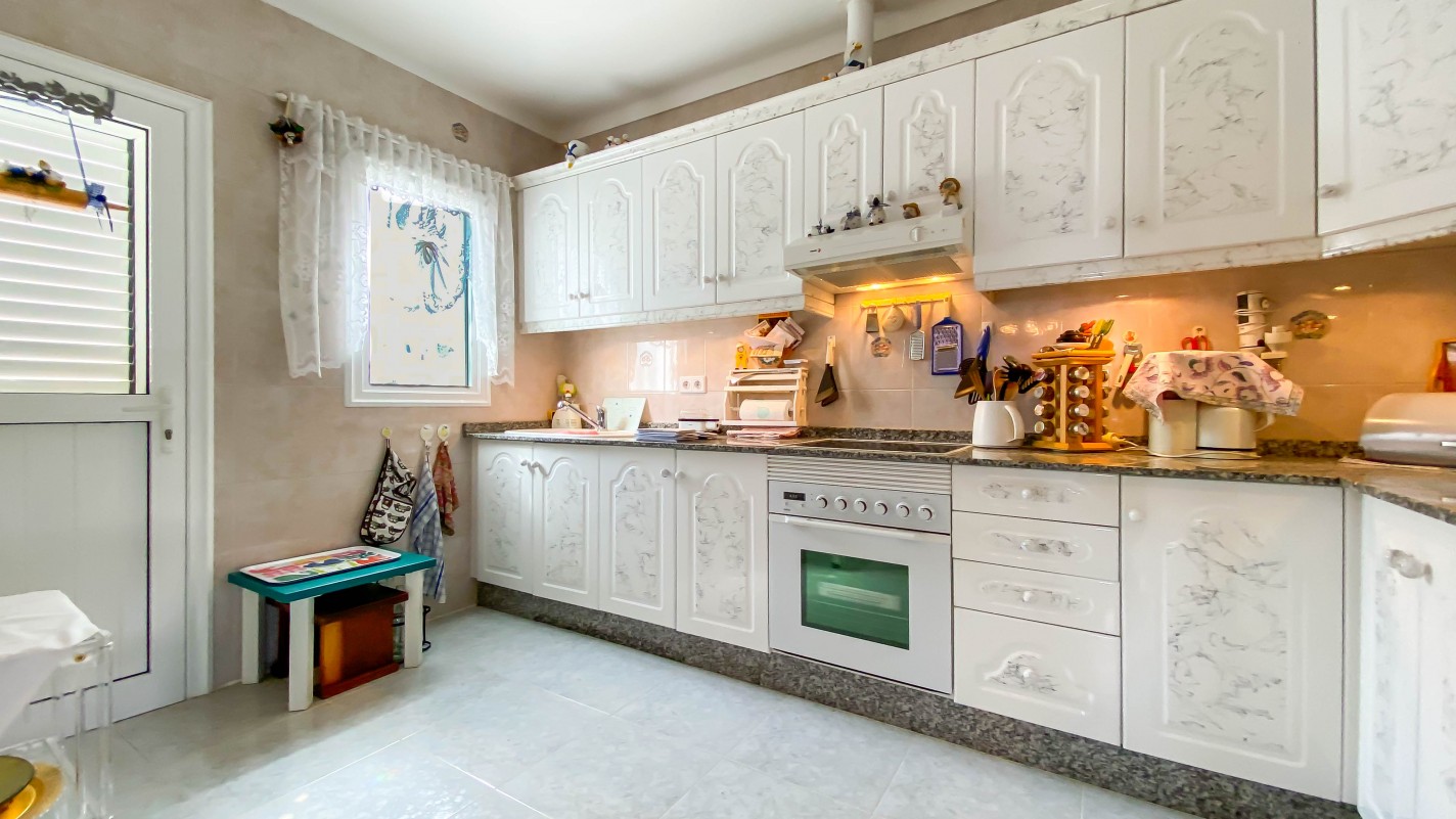 - Tias - Roper Properties
