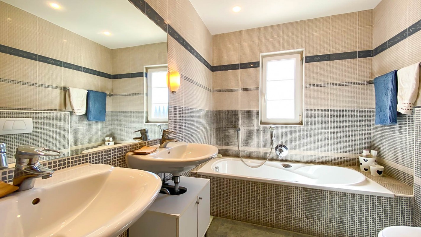 - Tias - Roper Properties
