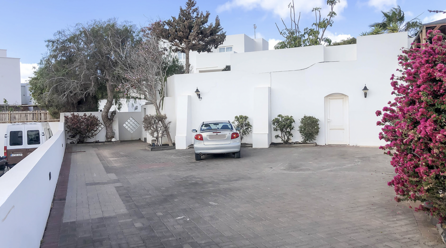 - Tias - Roper Properties