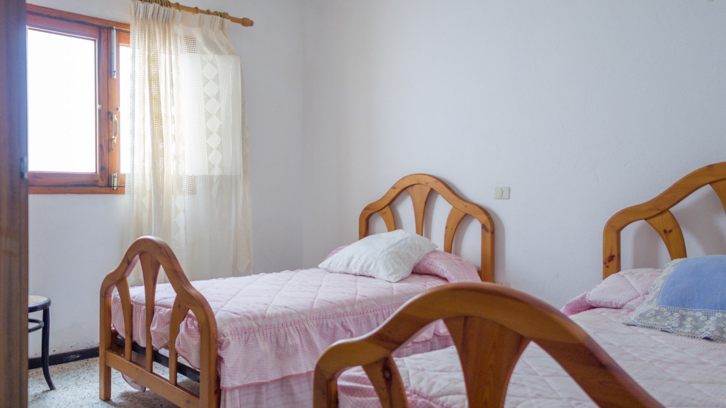 - Yaiza - Roper Properties