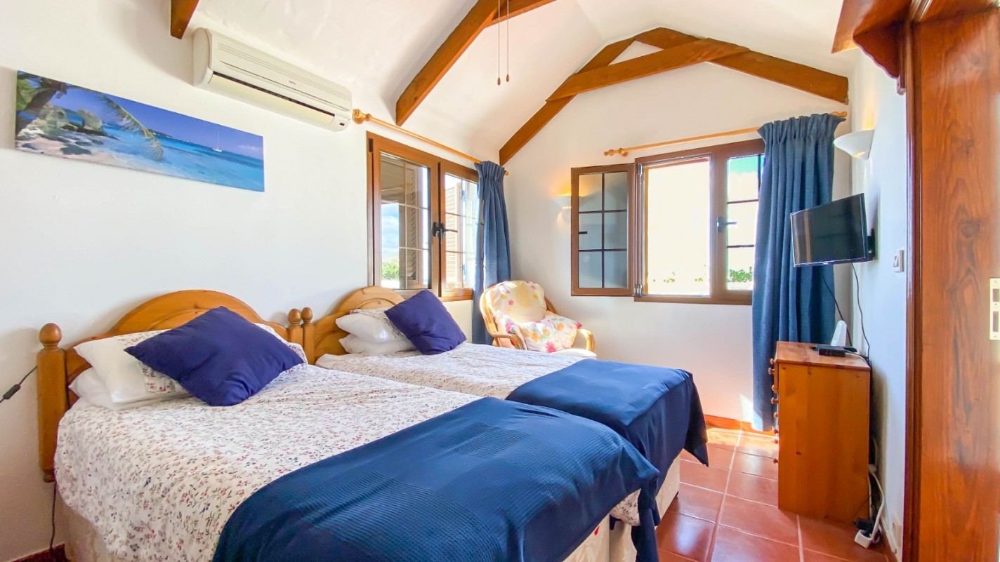 - Costa Teguise - Roper Properties