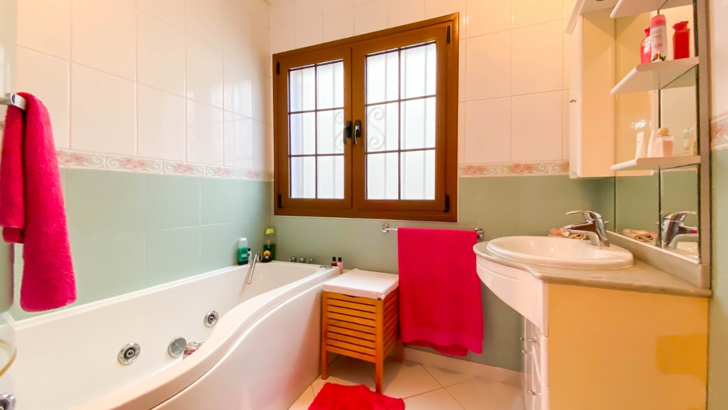 - Costa Teguise - Roper Properties