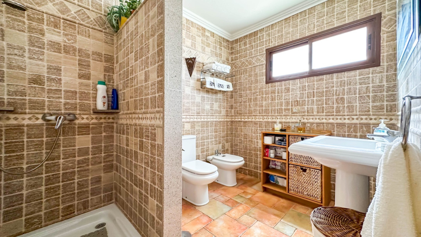 - Las Breñas - Roper Properties