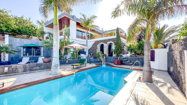 5 Bedroom  House / Villa 2