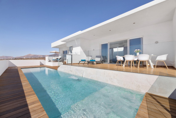 3 Bedroom  House / Villa 2