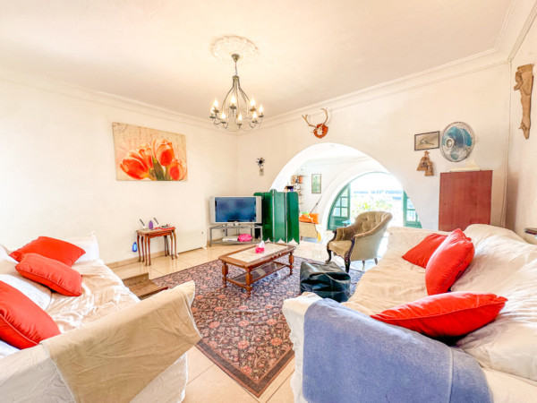 3 Bedroom  House / Villa 2