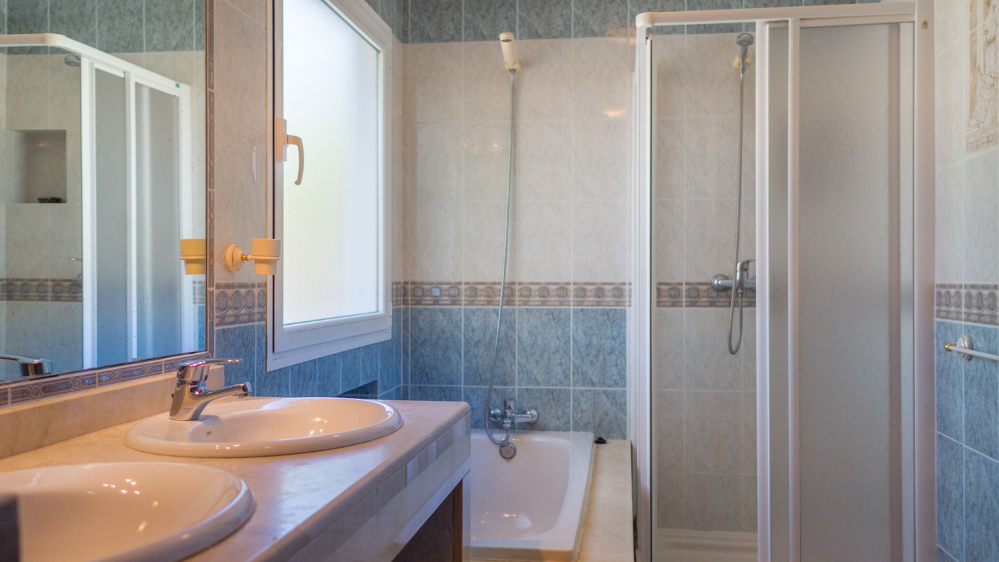 - Puerto Calero - Roper Properties