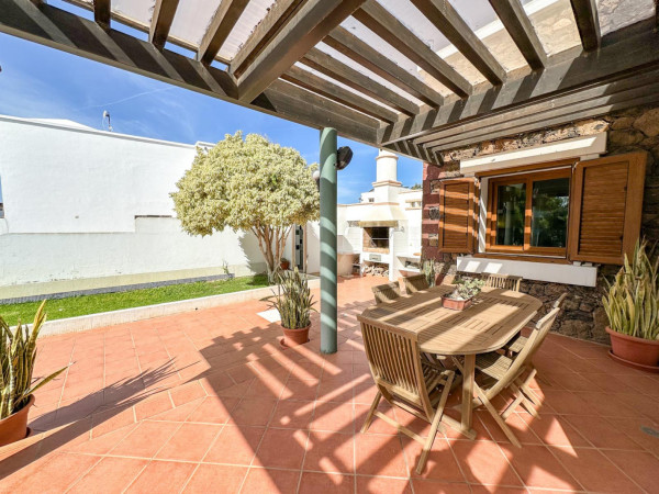 4 Bedroom  House / Villa 2
