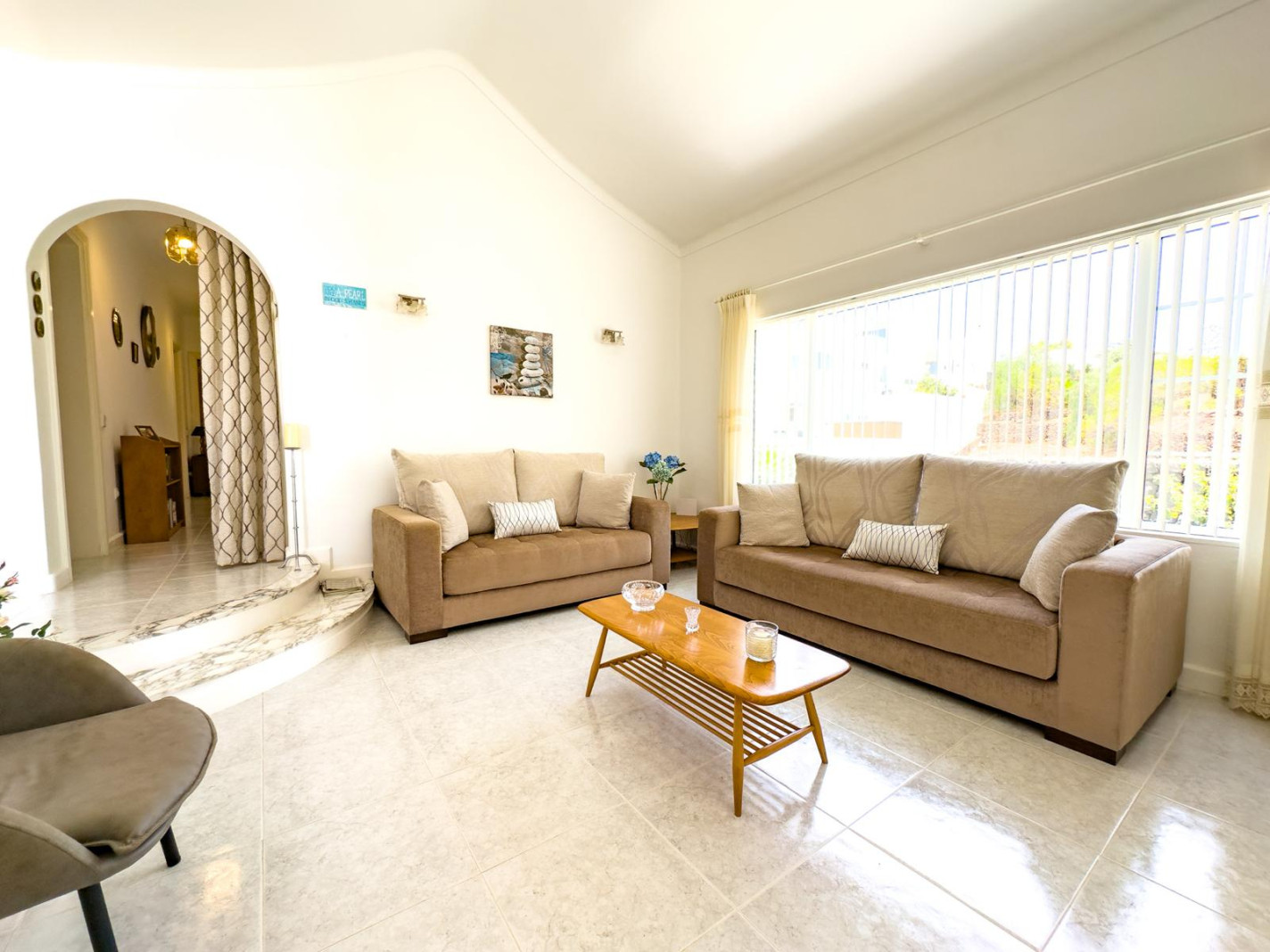 - Tias - Roper Properties