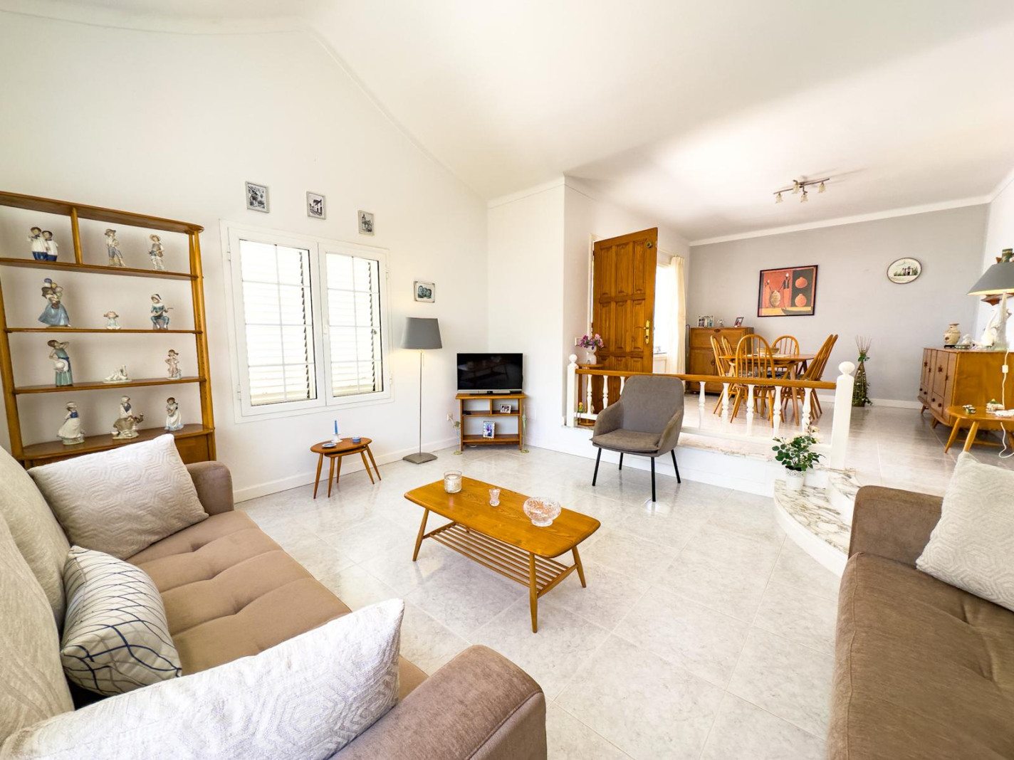 - Tias - Roper Properties