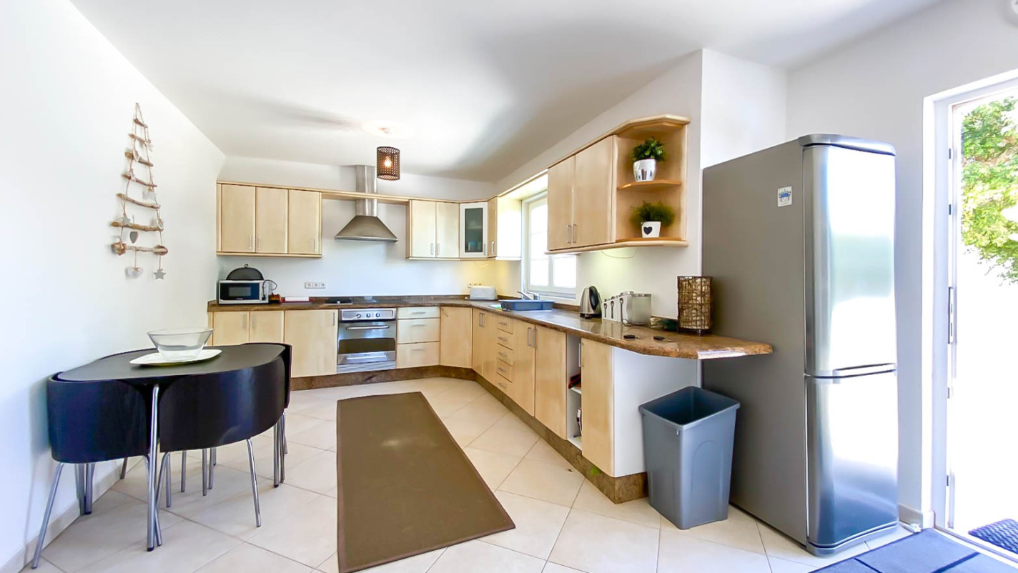 - Tias - Roper Properties