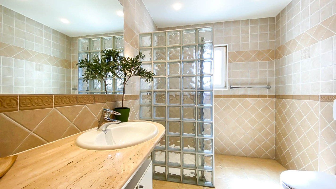 - Tias - Roper Properties