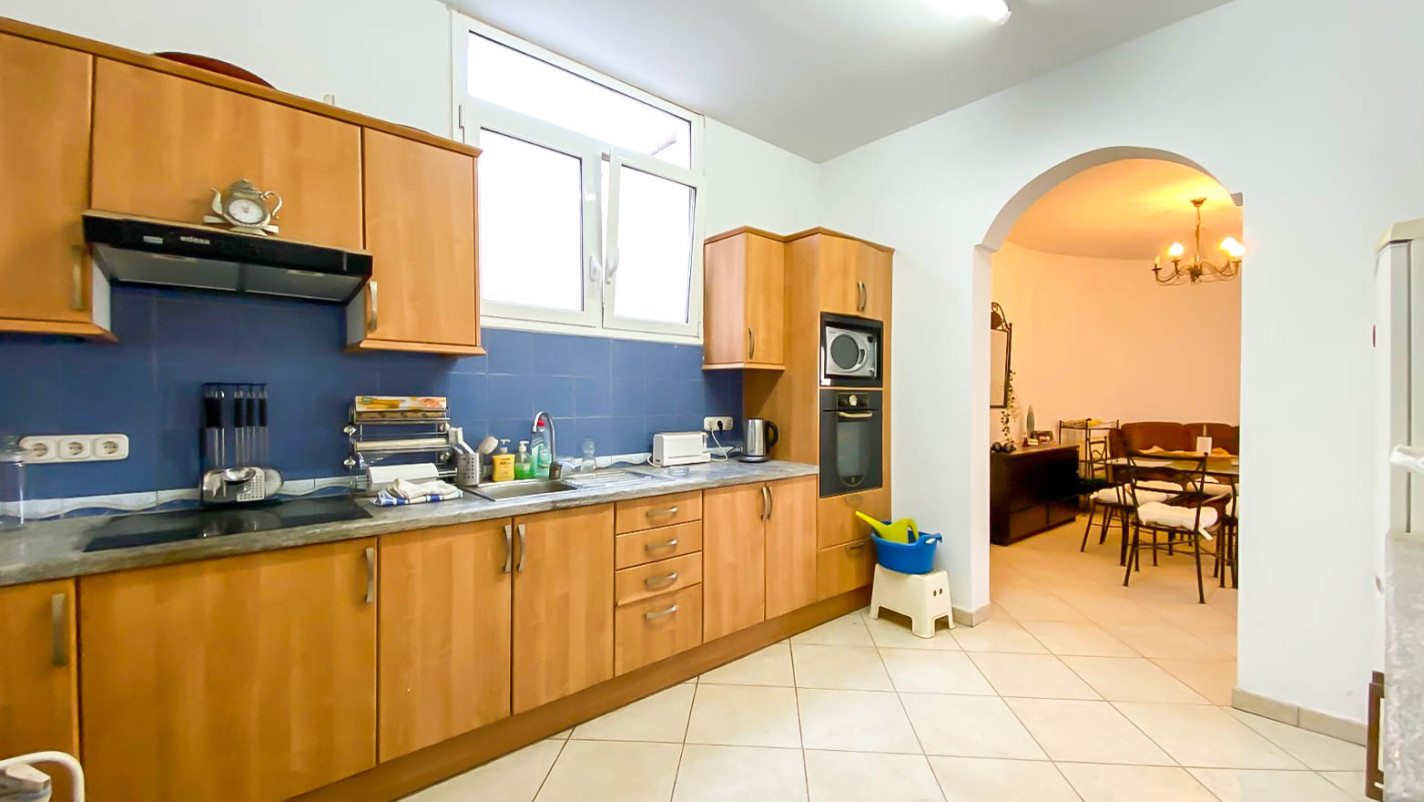- Tias - Roper Properties