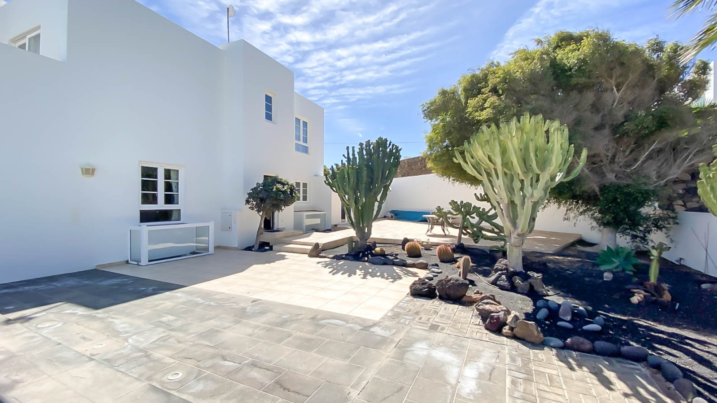 - Tias - Roper Properties