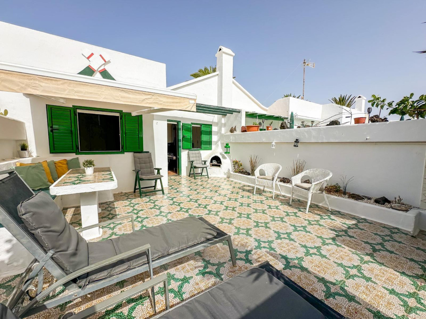 Palmeras Beach - Puerto Del Carmen - Roper Properties