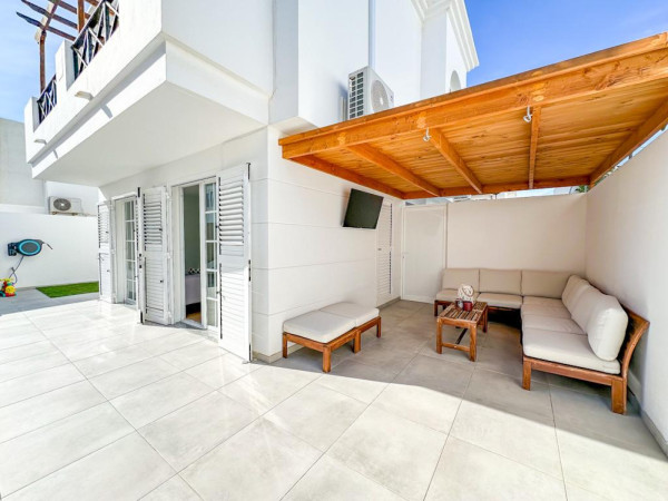 4 Bedroom  House / Villa 2