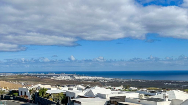 4 Bedroom  House / Villa 3