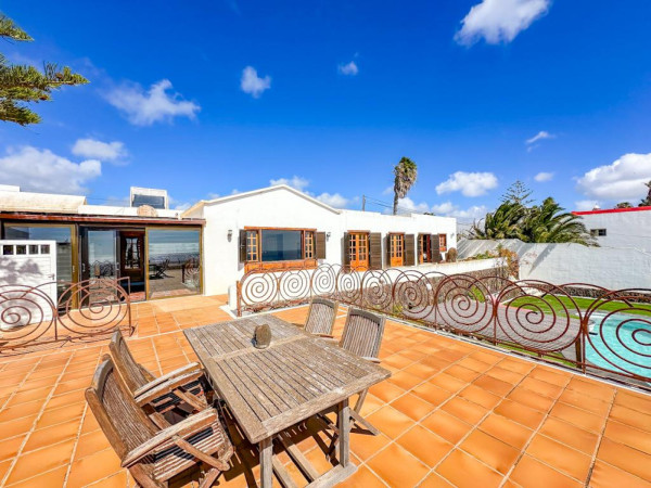 6 Bedroom  House / Villa 2