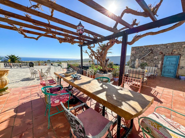 5 Bedroom  House / Villa 2