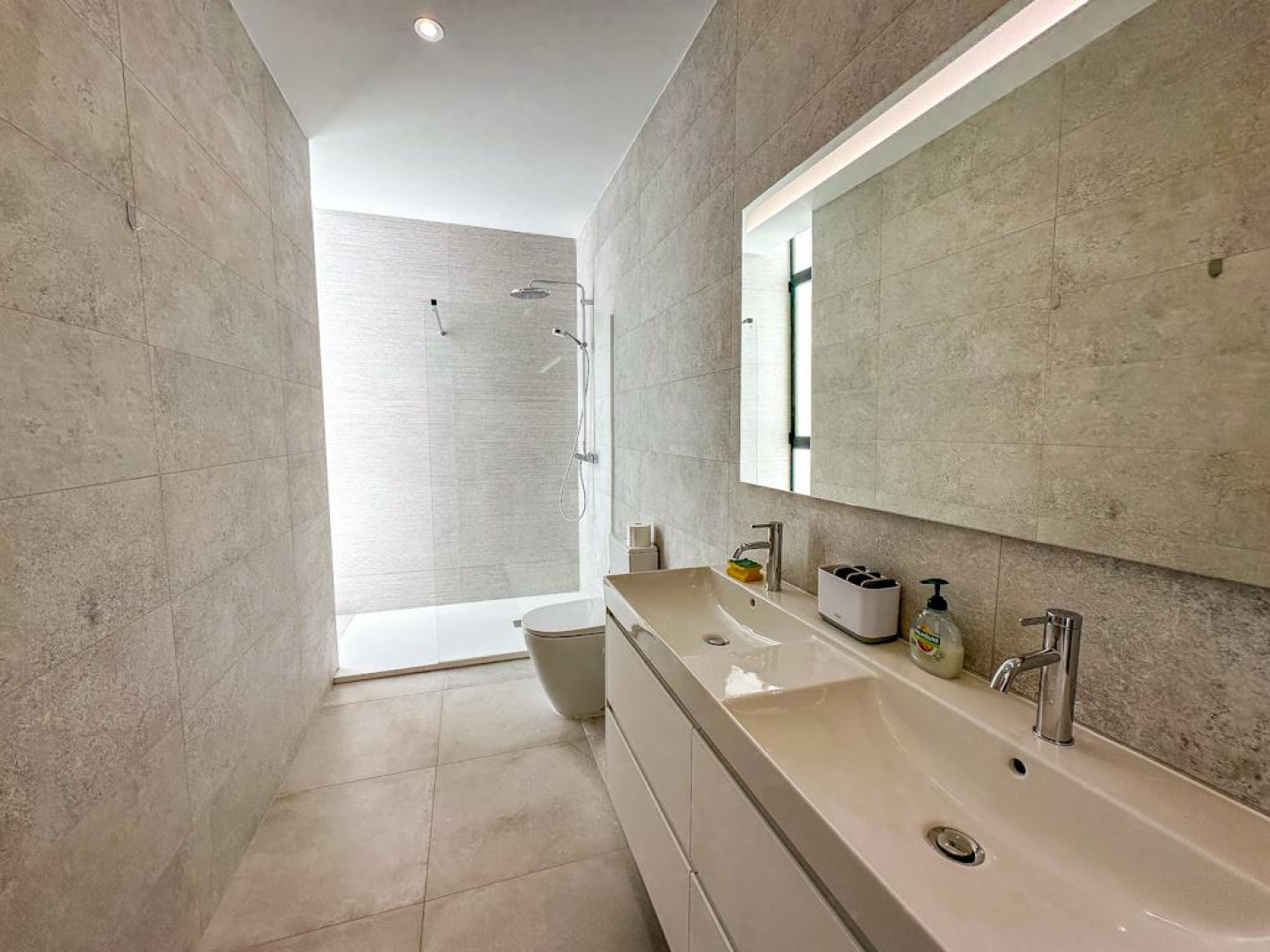  - Tias - Roper Properties