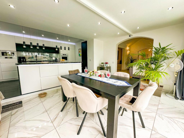 3 Bedroom  House / Villa 3