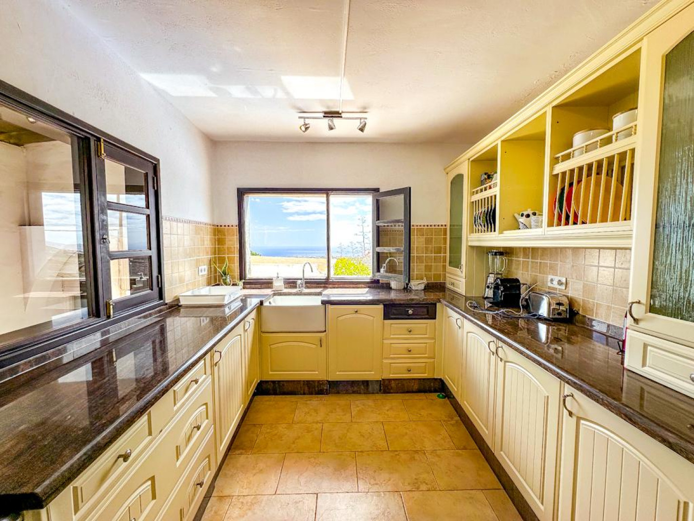  - La Asomada - Roper Properties