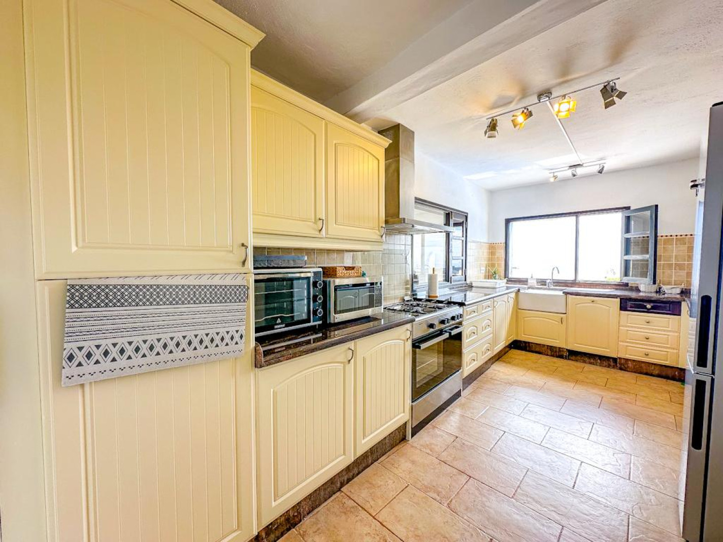  - La Asomada - Roper Properties