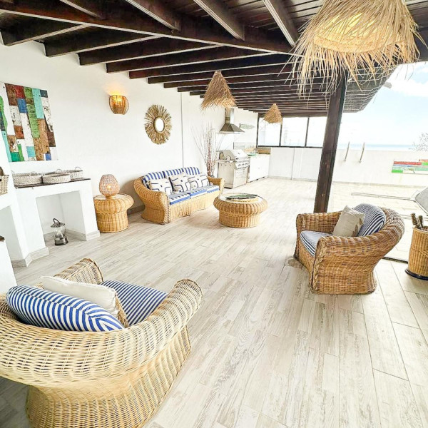6 Bedroom  House / Villa 2
