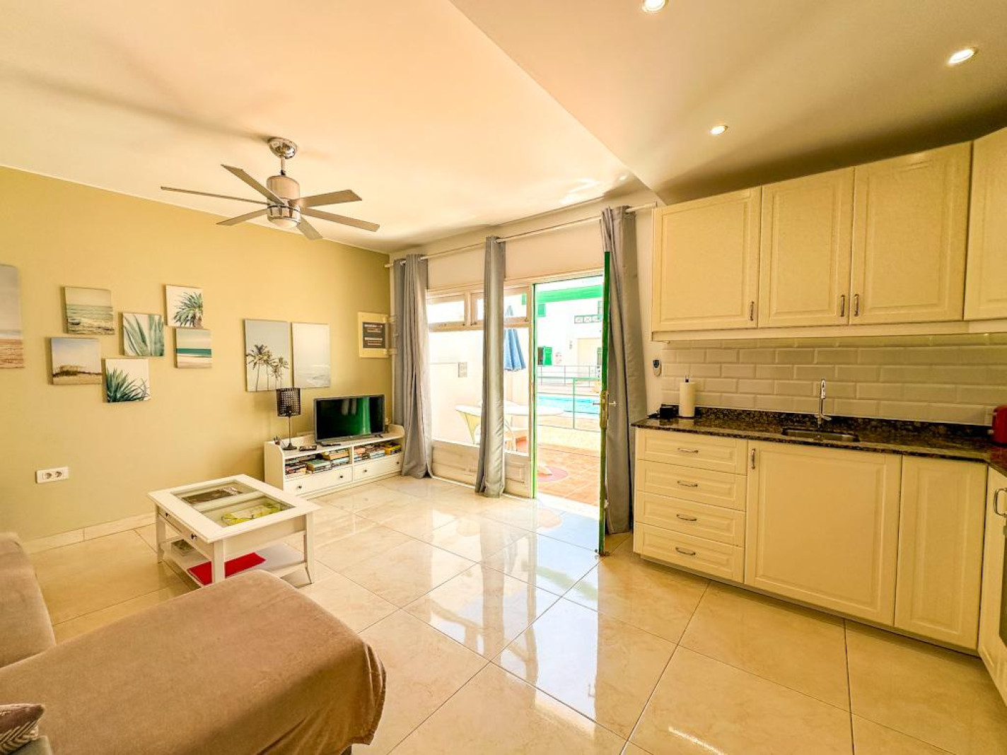 Las Palmeras - Puerto Del Carmen - Roper Properties